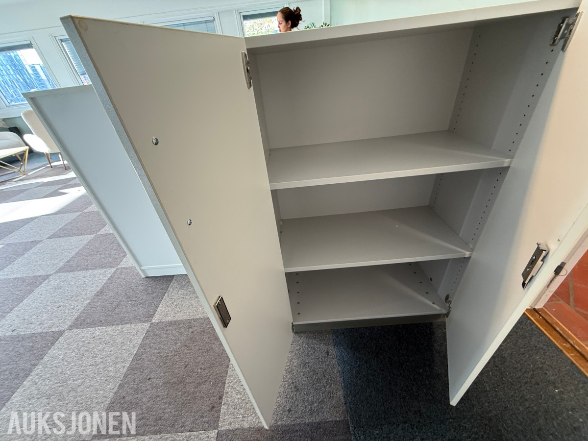 3 stk. oppbevaringsskap med hyller