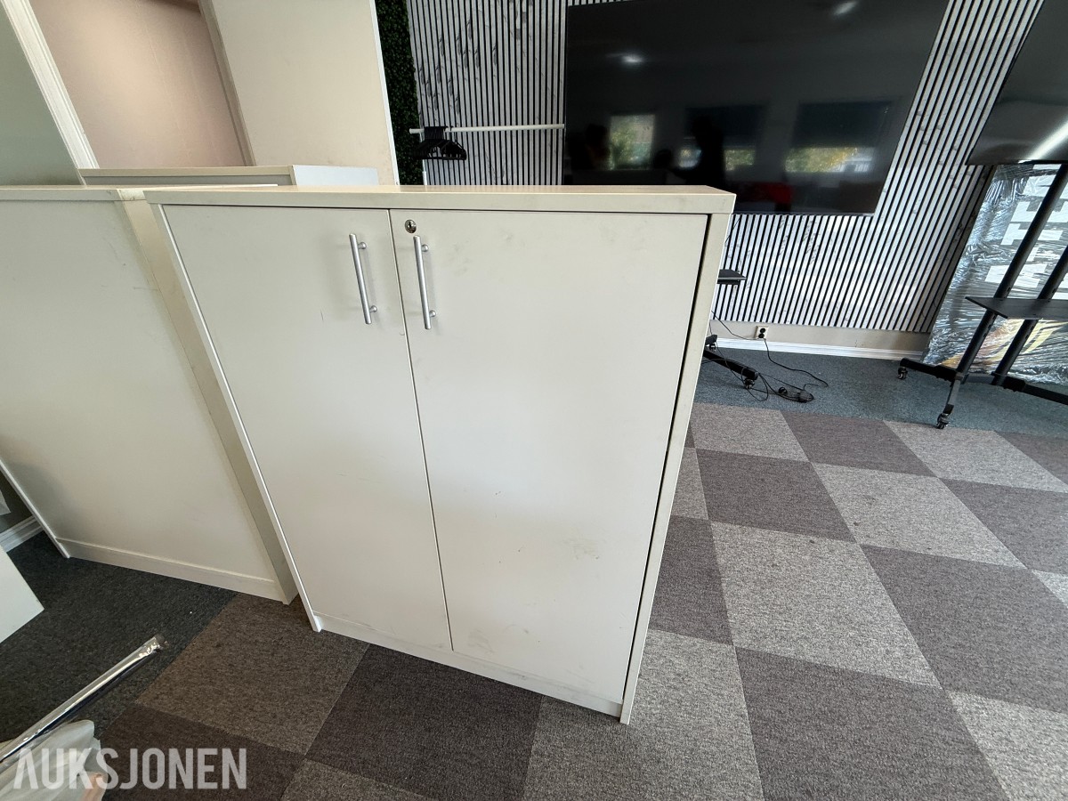 3 stk. oppbevaringsskap med hyller