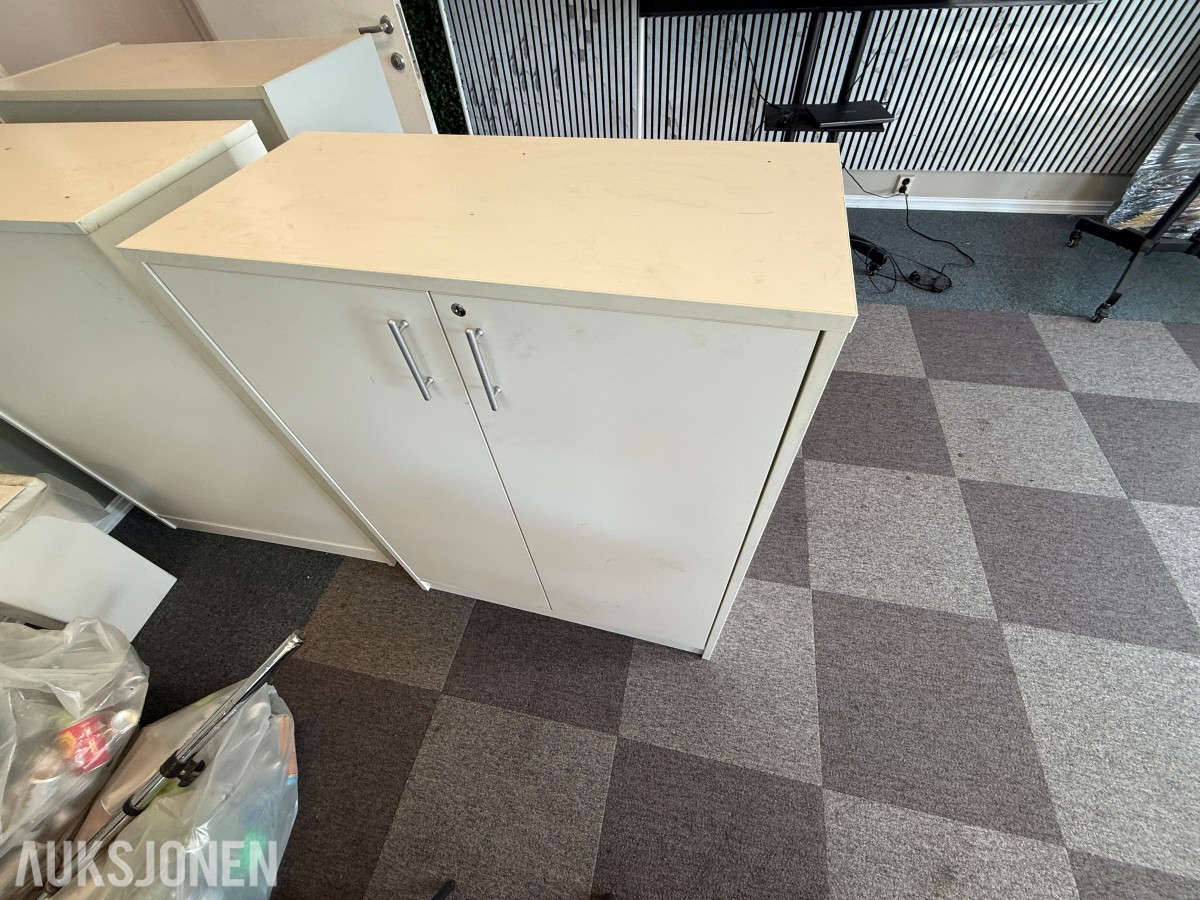 3 stk. oppbevaringsskap med hyller