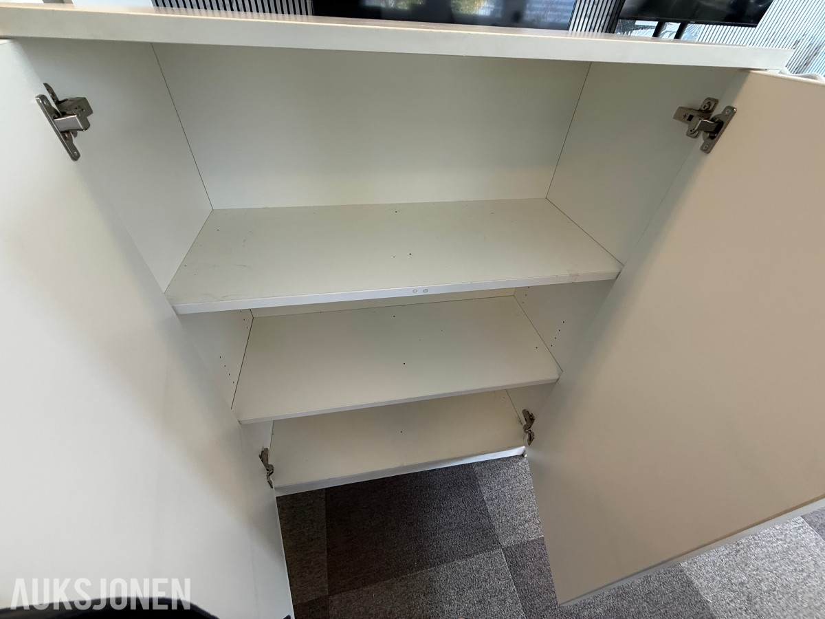 3 stk. oppbevaringsskap med hyller
