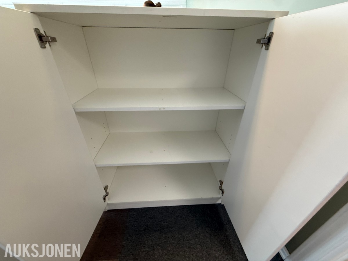 3 stk. oppbevaringsskap med hyller