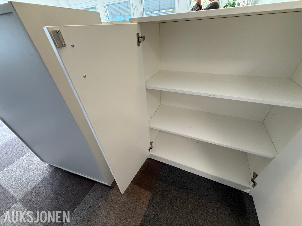 3 stk. oppbevaringsskap med hyller