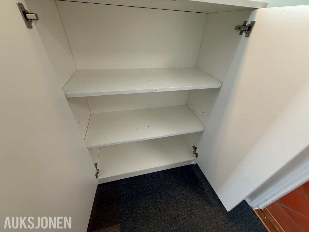 3 stk. oppbevaringsskap med hyller