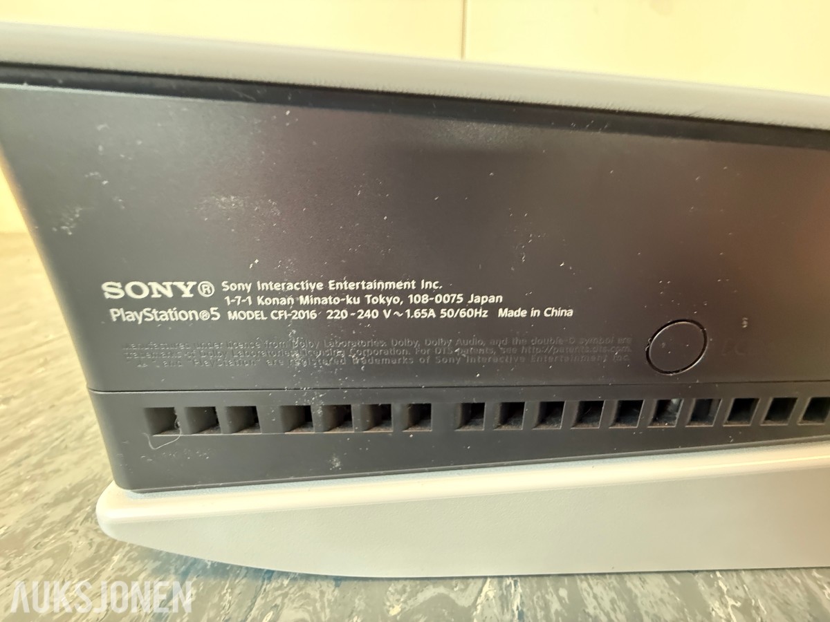 Sony PlayStation 5 med kontroller og originalemballasje