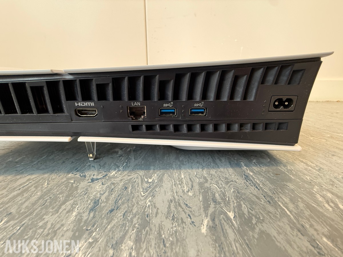 Sony PlayStation 5 med kontroller og originalemballasje