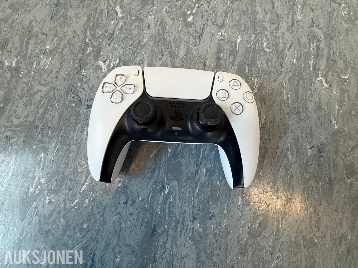 Sony PlayStation 5 med kontroller og originalemballasje