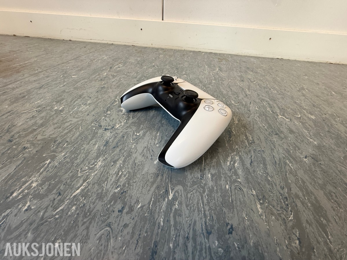 Sony PlayStation 5 med kontroller og originalemballasje