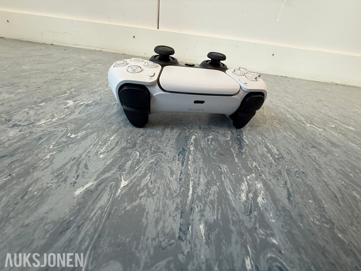 Sony PlayStation 5 med kontroller og originalemballasje