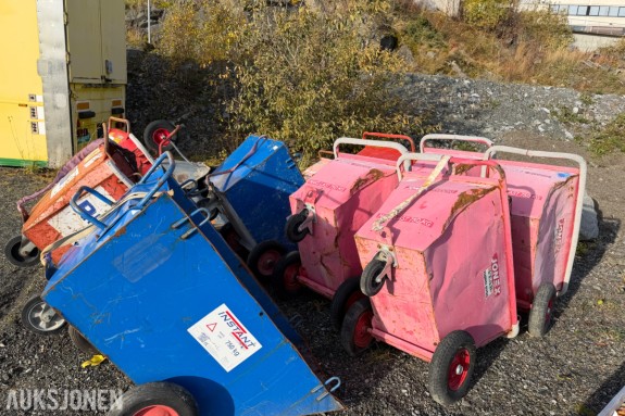 Søppelvogner type Arvidvogner og trillebår