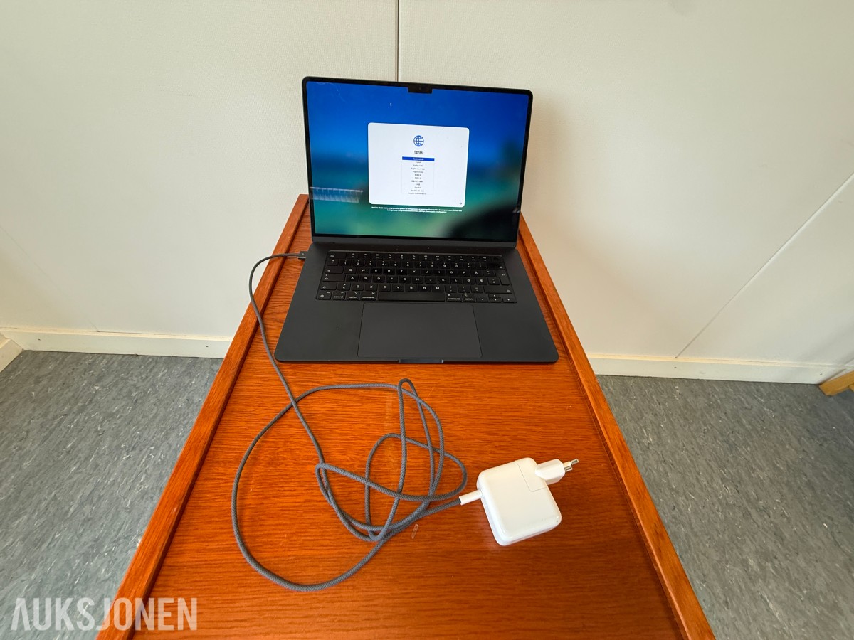 Apple MacBook Air 15" med lader