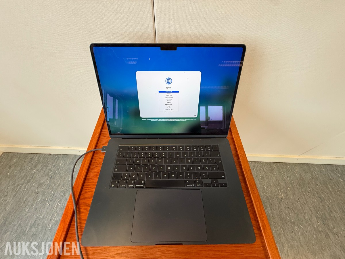 Apple MacBook Air 15" med lader