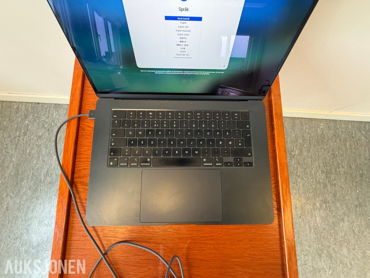 Apple MacBook Air 15" med lader