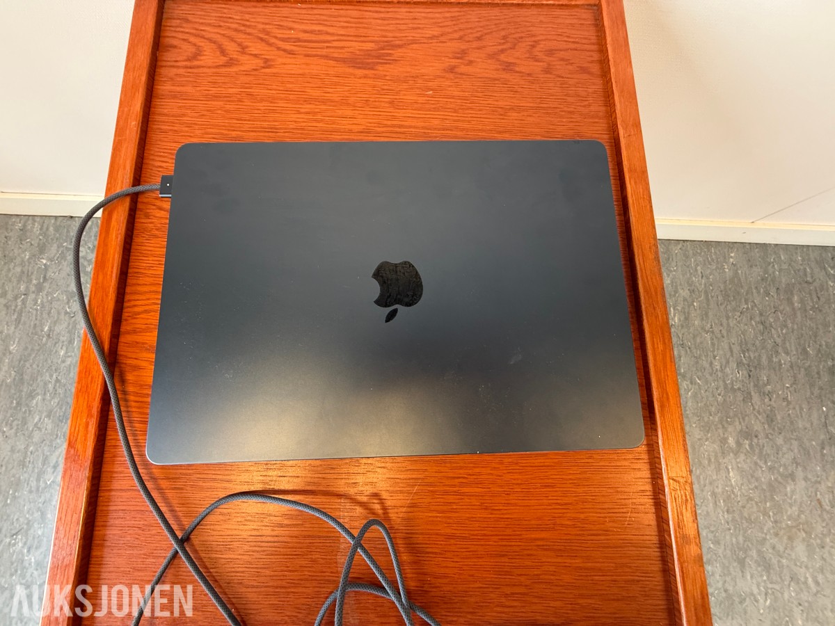 Apple MacBook Air 15" med lader