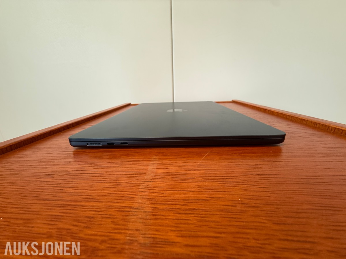Apple MacBook Air 15" med lader