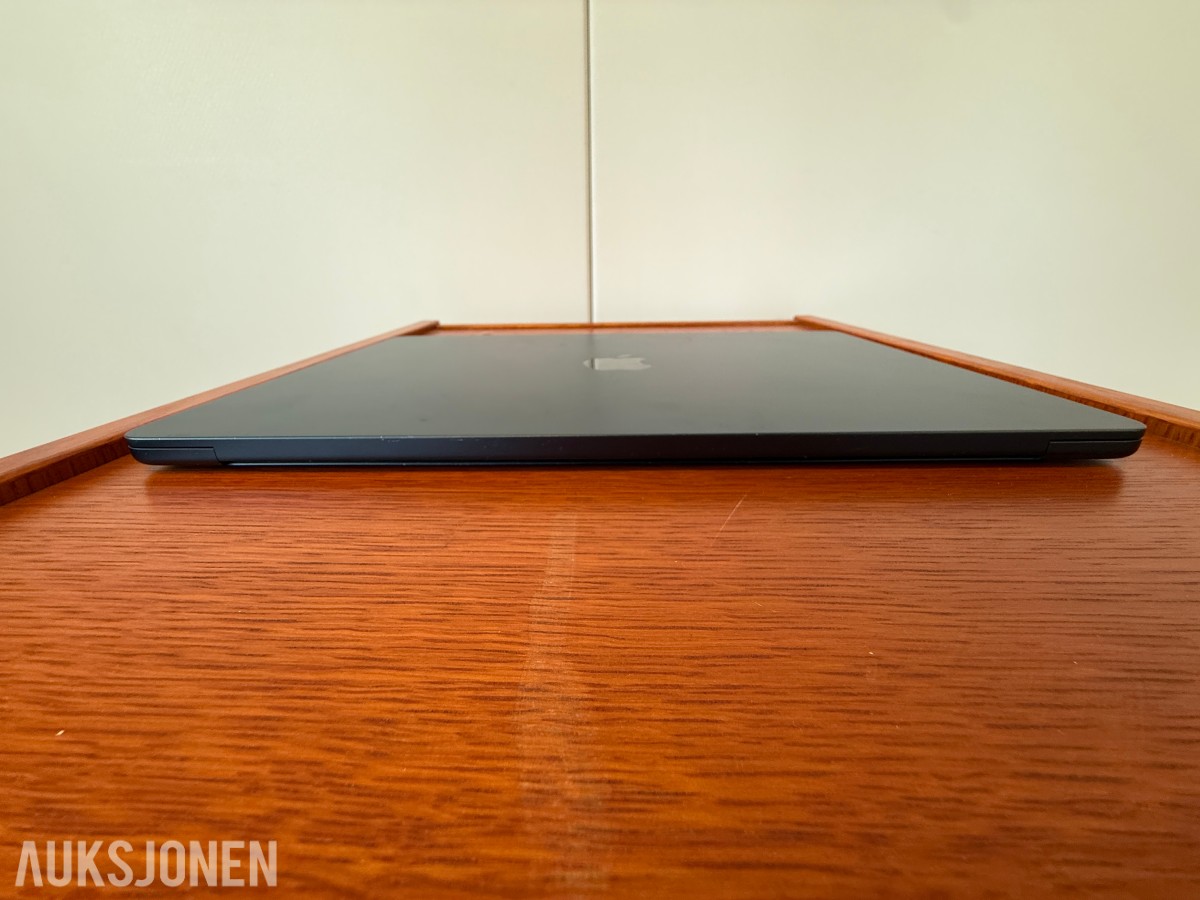 Apple MacBook Air 15" med lader