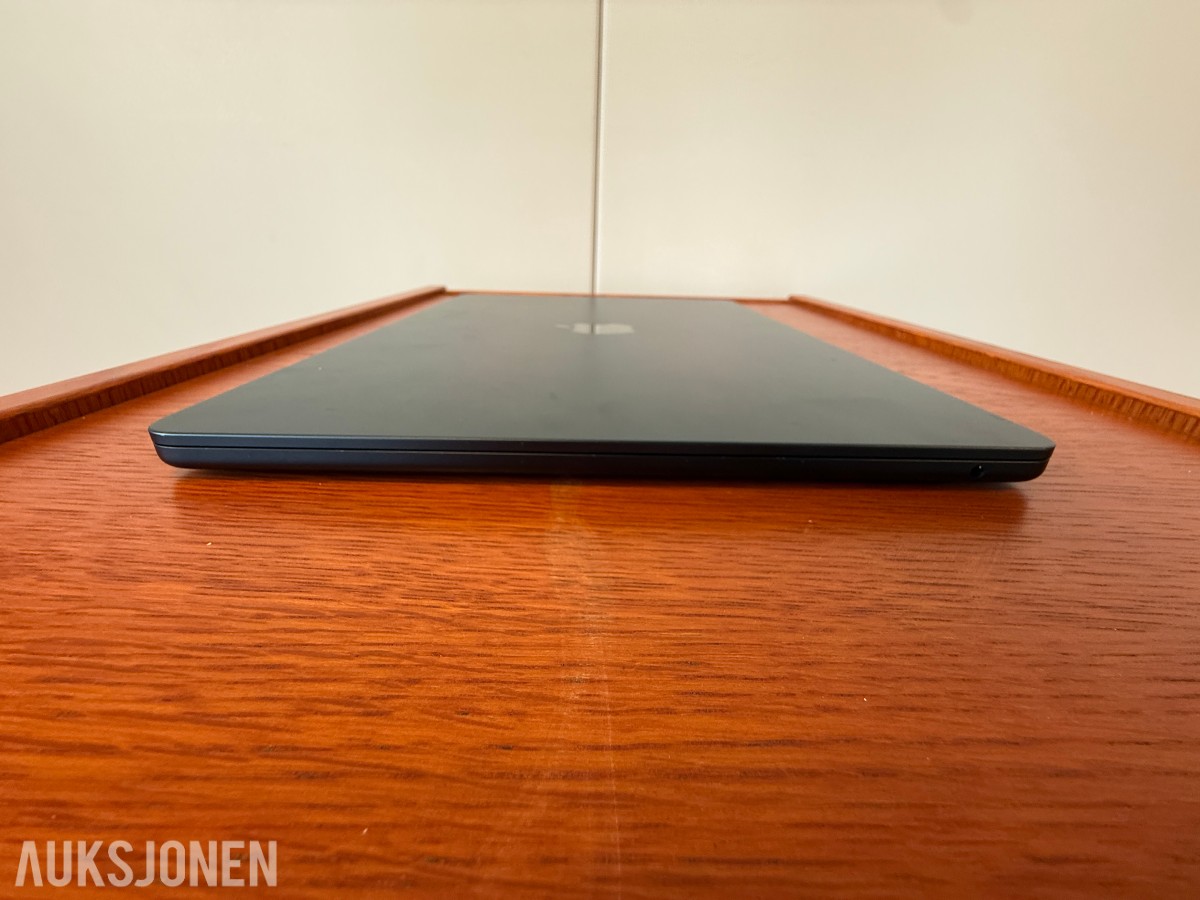 Apple MacBook Air 15" med lader