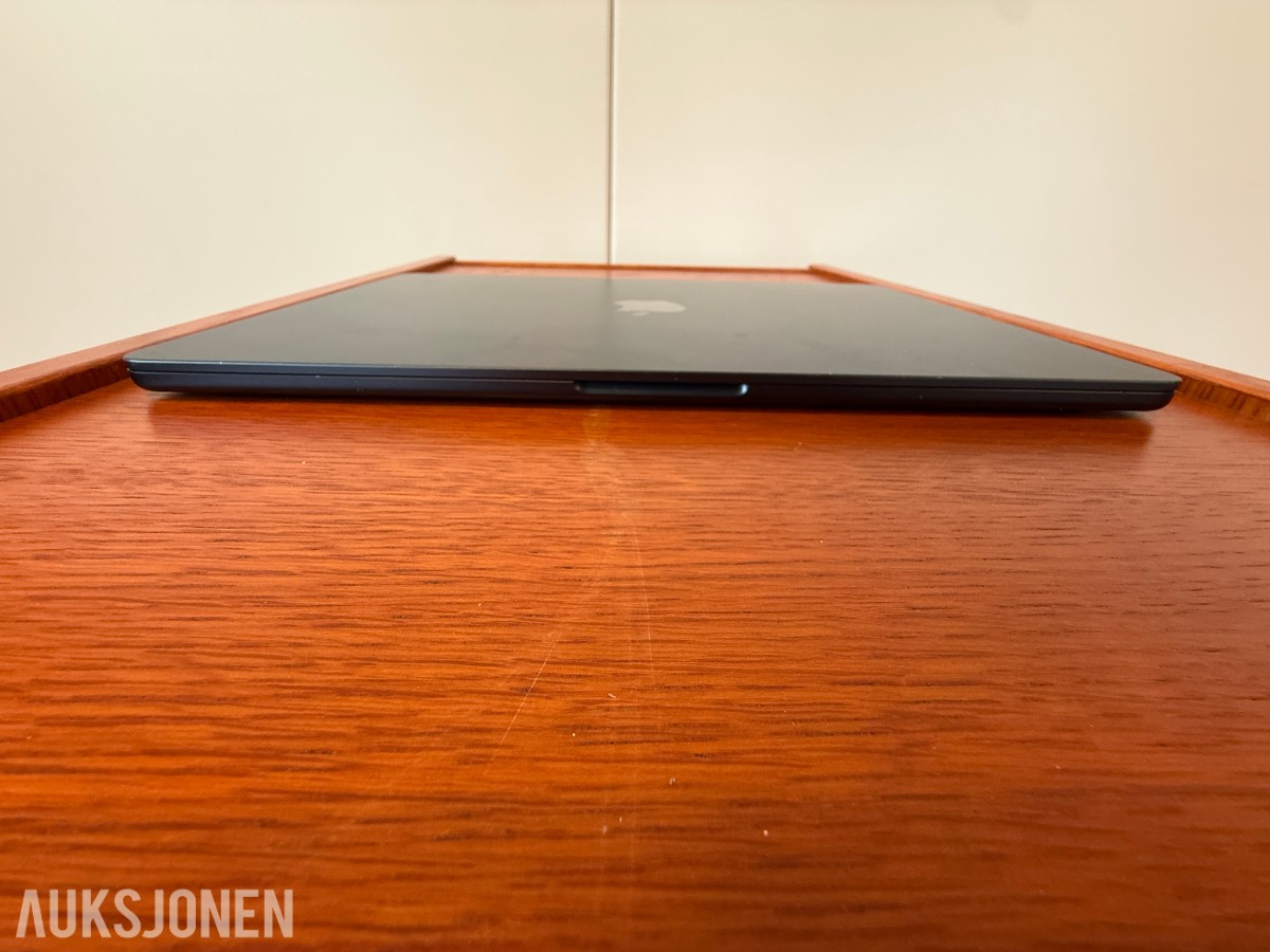 Apple MacBook Air 15" med lader