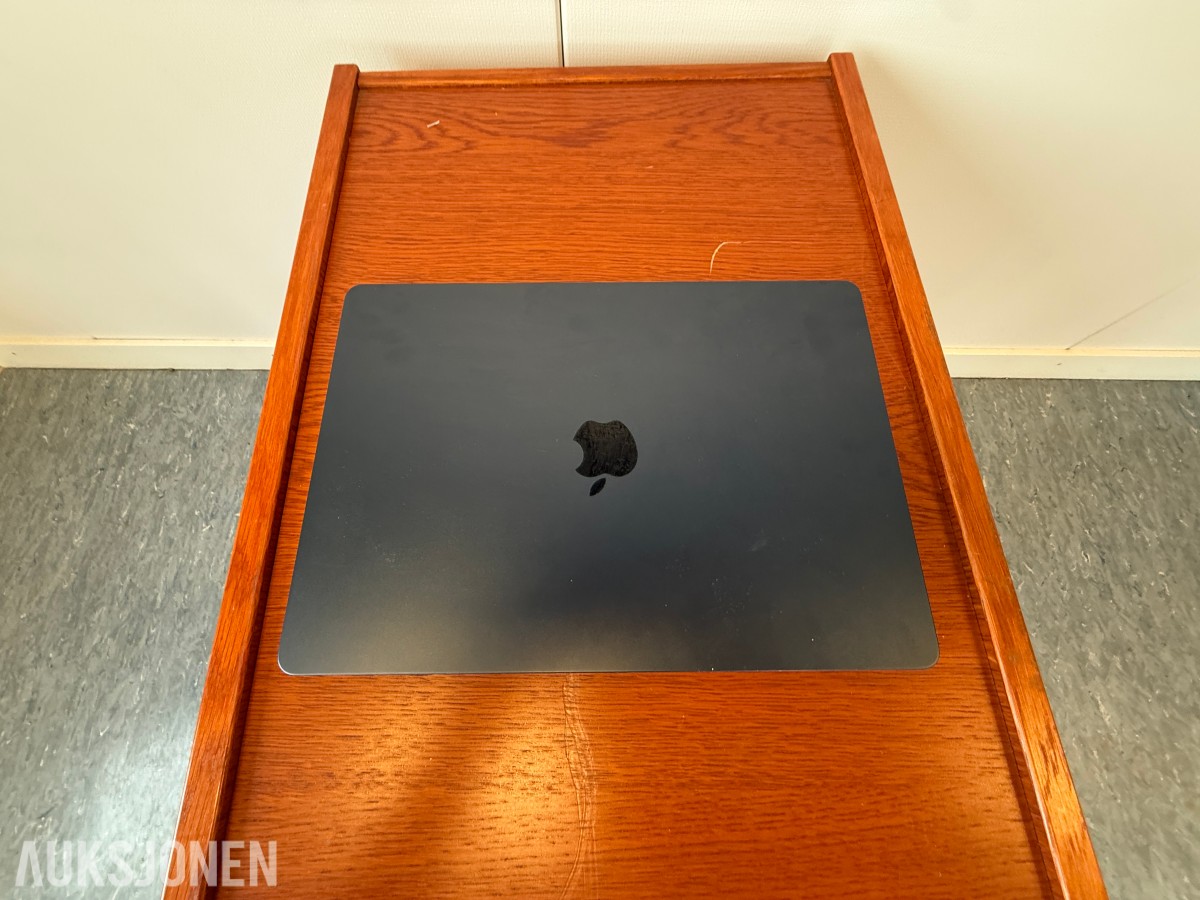 Apple MacBook Air 15" med lader