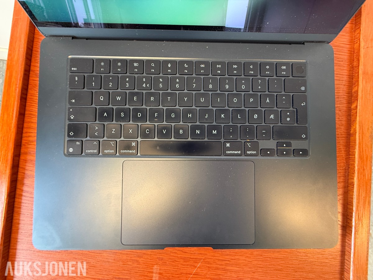 Apple MacBook Air 15" med lader