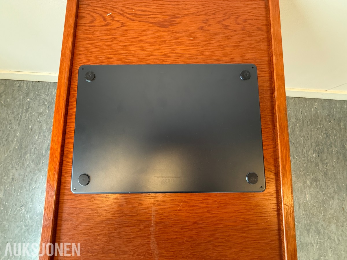 Apple MacBook Air 15" med lader