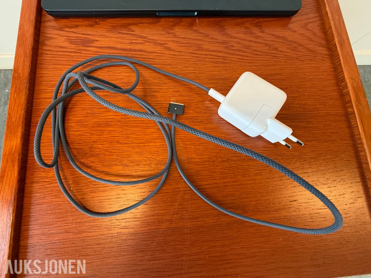 Apple MacBook Air 15" med lader