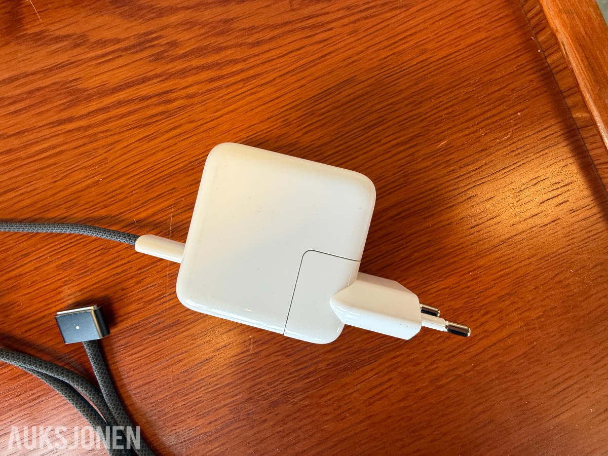 Apple MacBook Air 15" med lader