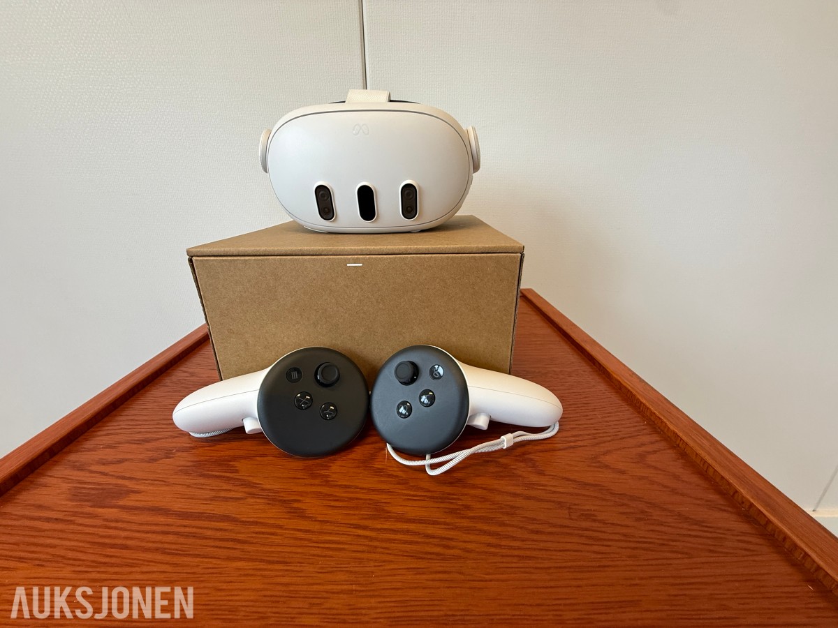 Meta Quest 3 VR-briller med 2 kontrollere og eske