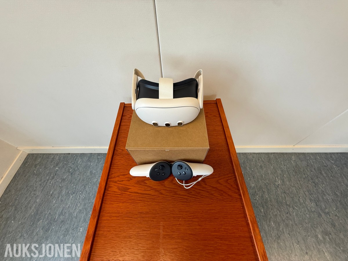 Meta Quest 3 VR-briller med 2 kontrollere og eske