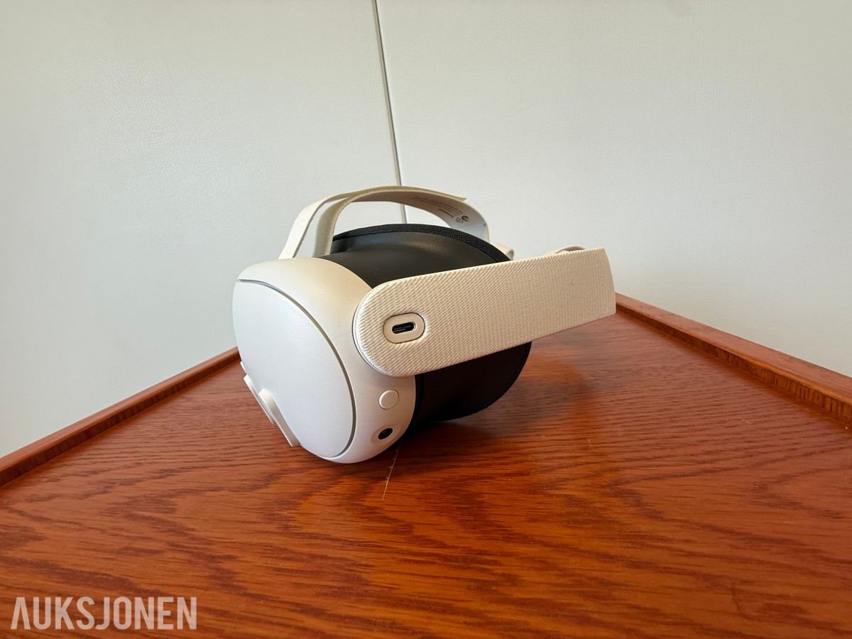 Meta Quest 3 VR-briller med 2 kontrollere og eske