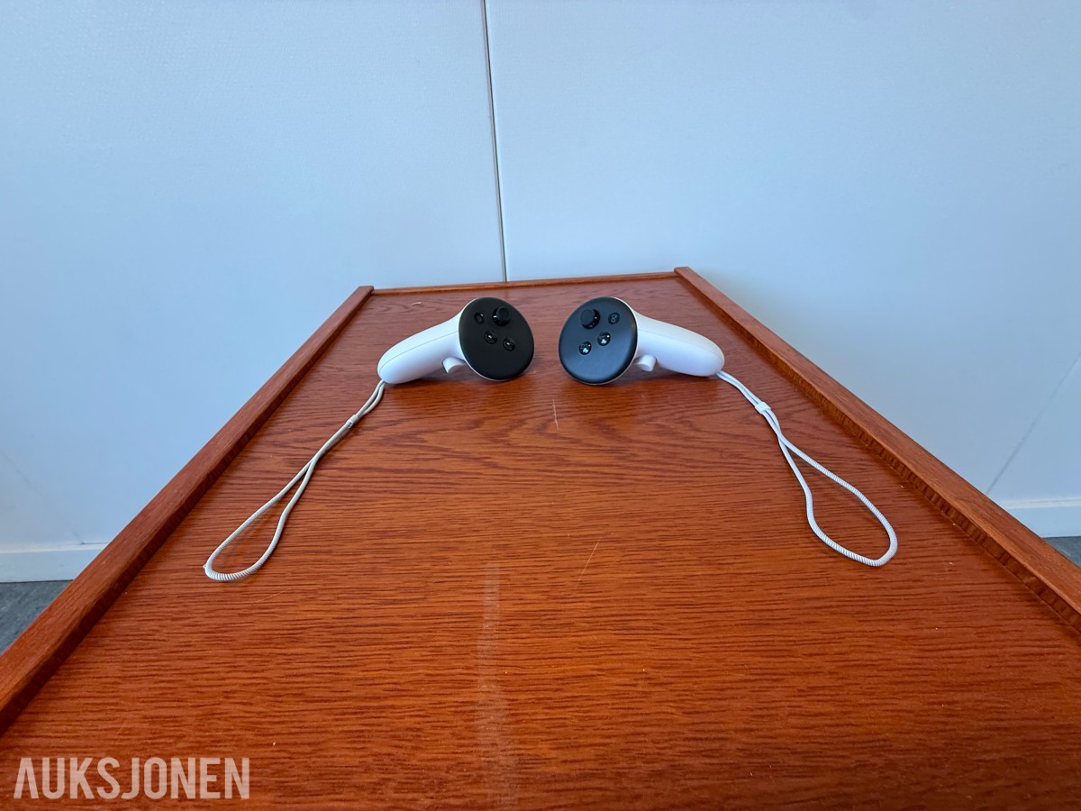 Meta Quest 3 VR-briller med 2 kontrollere og eske