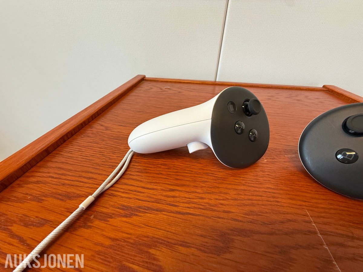 Meta Quest 3 VR-briller med 2 kontrollere og eske