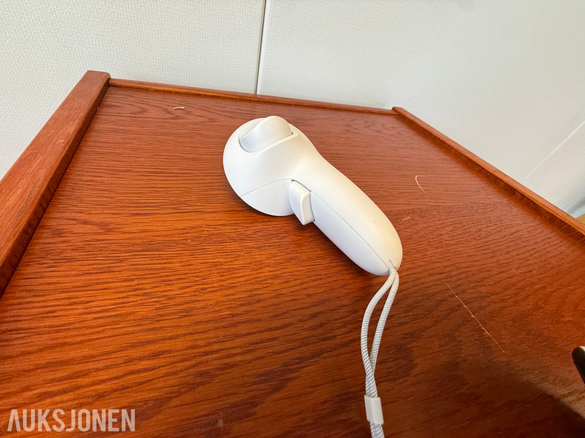 Meta Quest 3 VR-briller med 2 kontrollere og eske