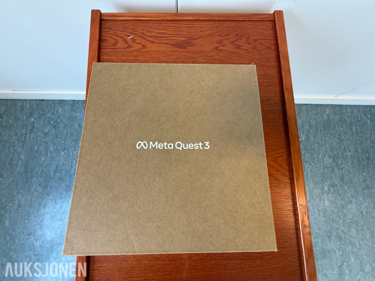 Meta Quest 3 VR-briller med 2 kontrollere og eske