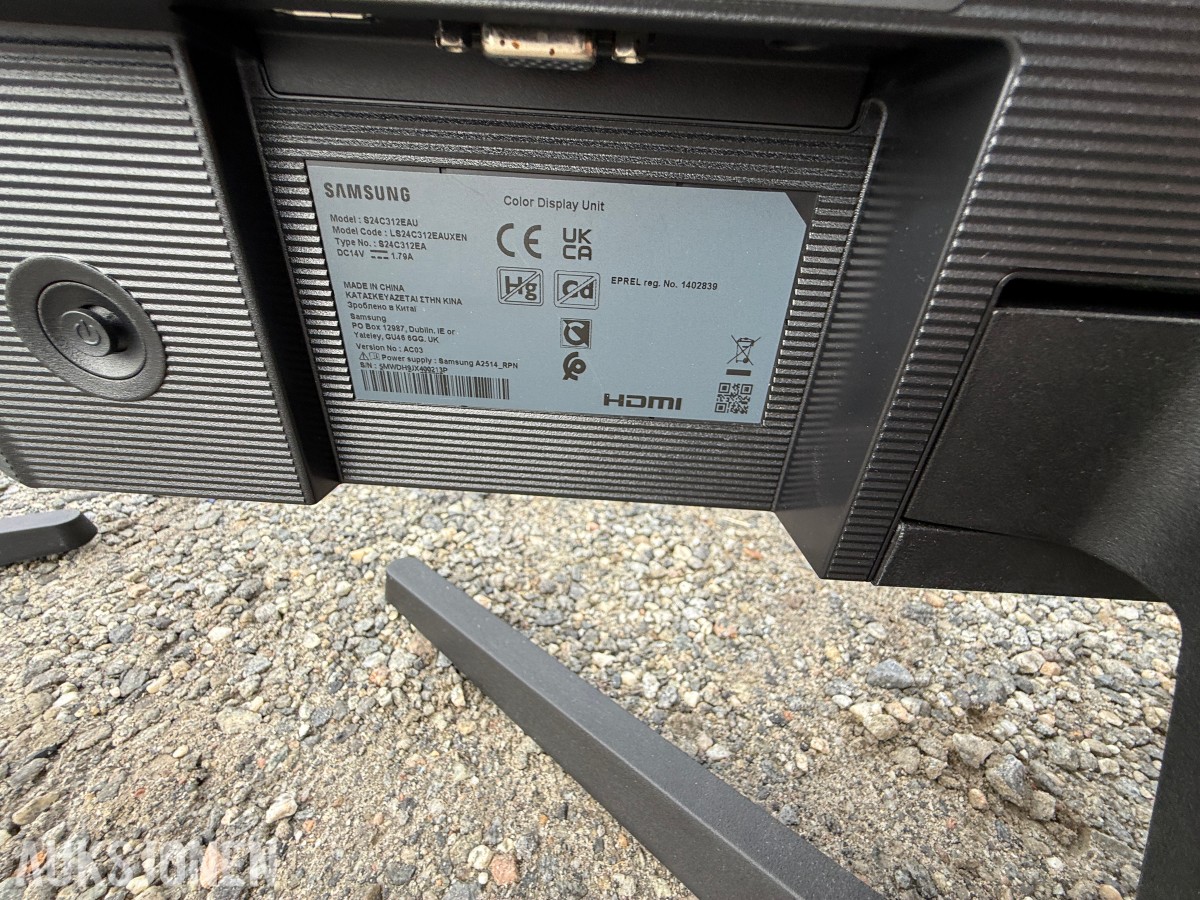 Parti med Samsung skjermer, Acer mini-PC-er og kontorutstyr