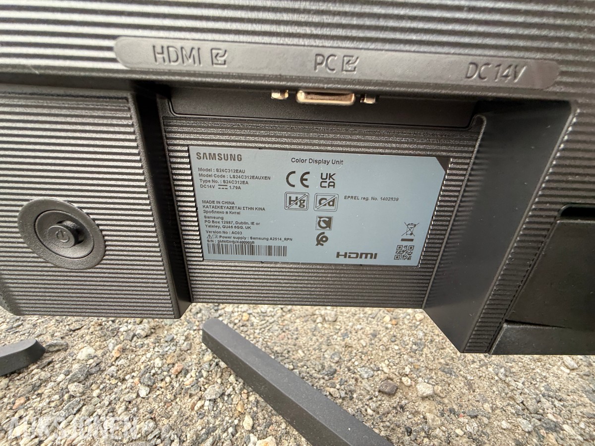 Parti med Samsung skjermer, Acer mini-PC-er og kontorutstyr