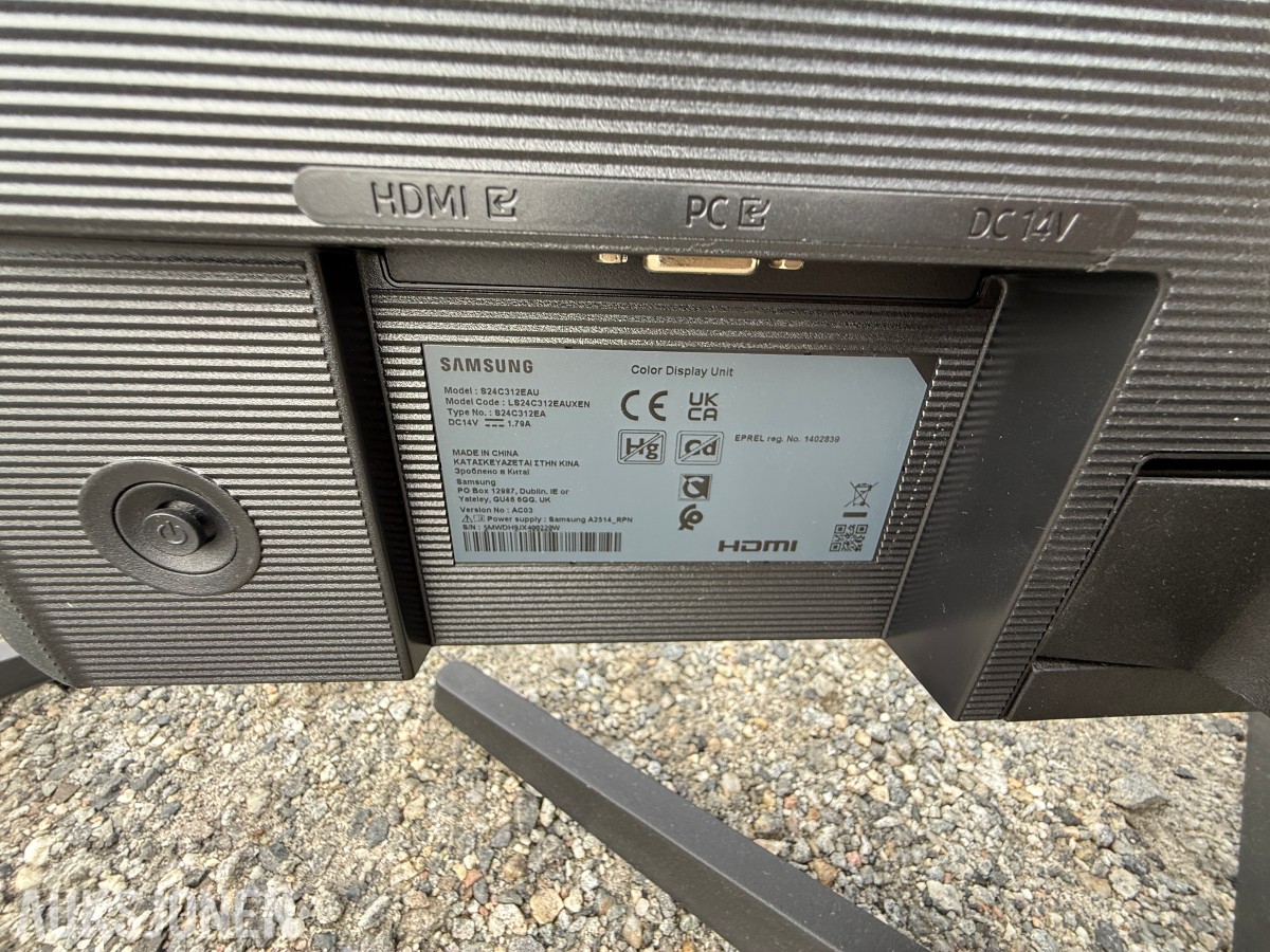 Parti med Samsung skjermer, Acer mini-PC-er og kontorutstyr