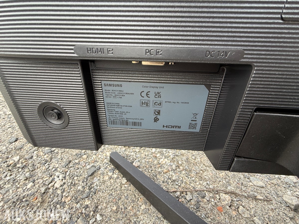 Parti med Samsung skjermer, Acer mini-PC-er og kontorutstyr