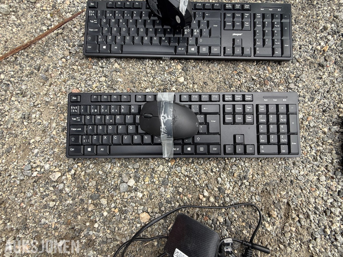 Parti med Samsung skjermer, Acer mini-PC-er og kontorutstyr