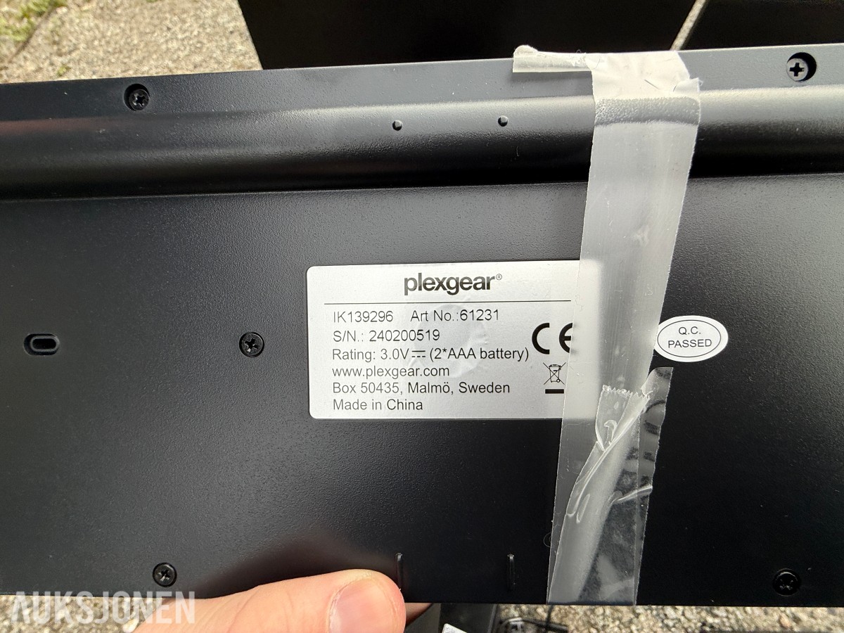 Parti med Samsung skjermer, Acer mini-PC-er og kontorutstyr