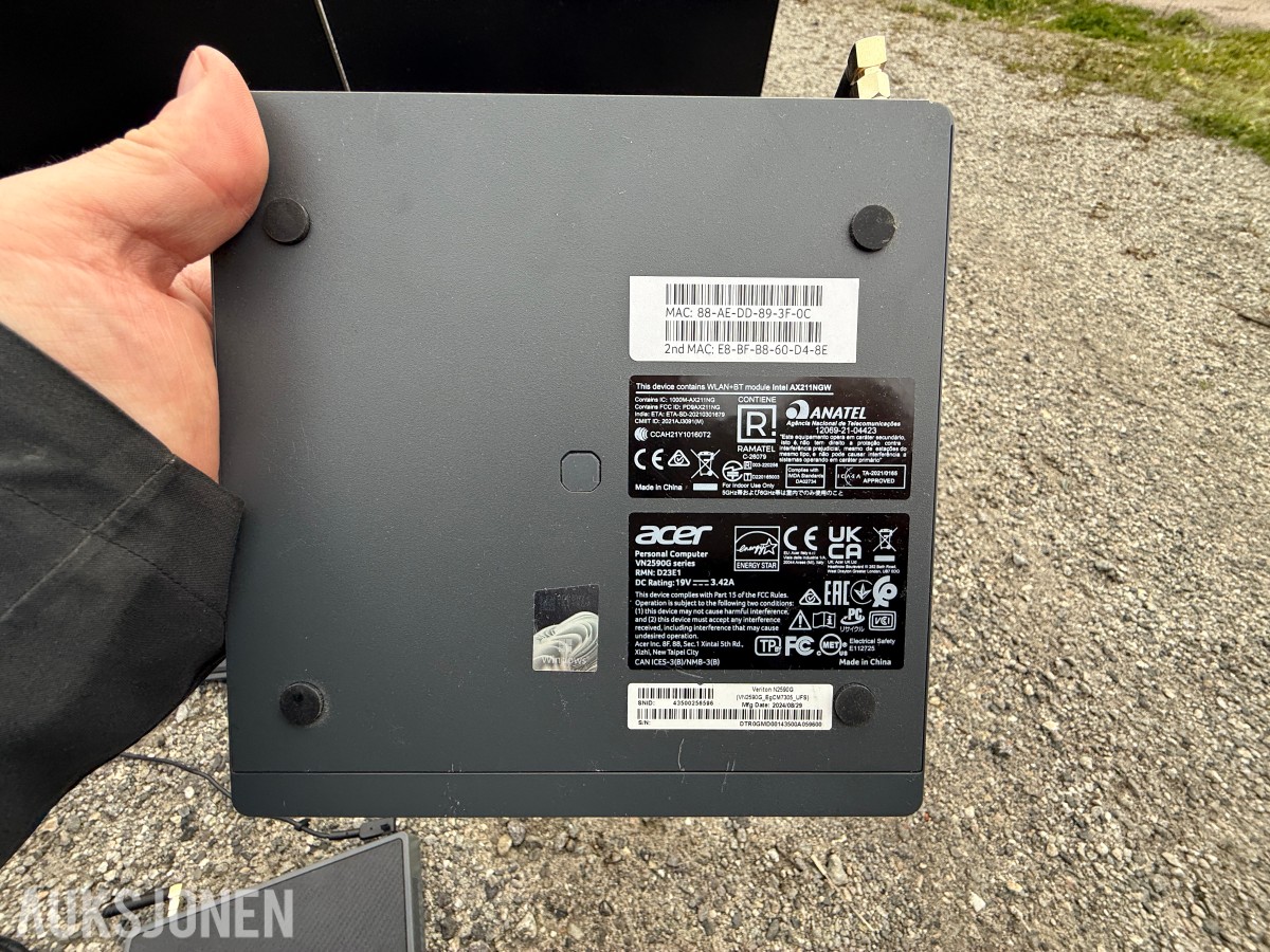 Parti med Samsung skjermer, Acer mini-PC-er og kontorutstyr