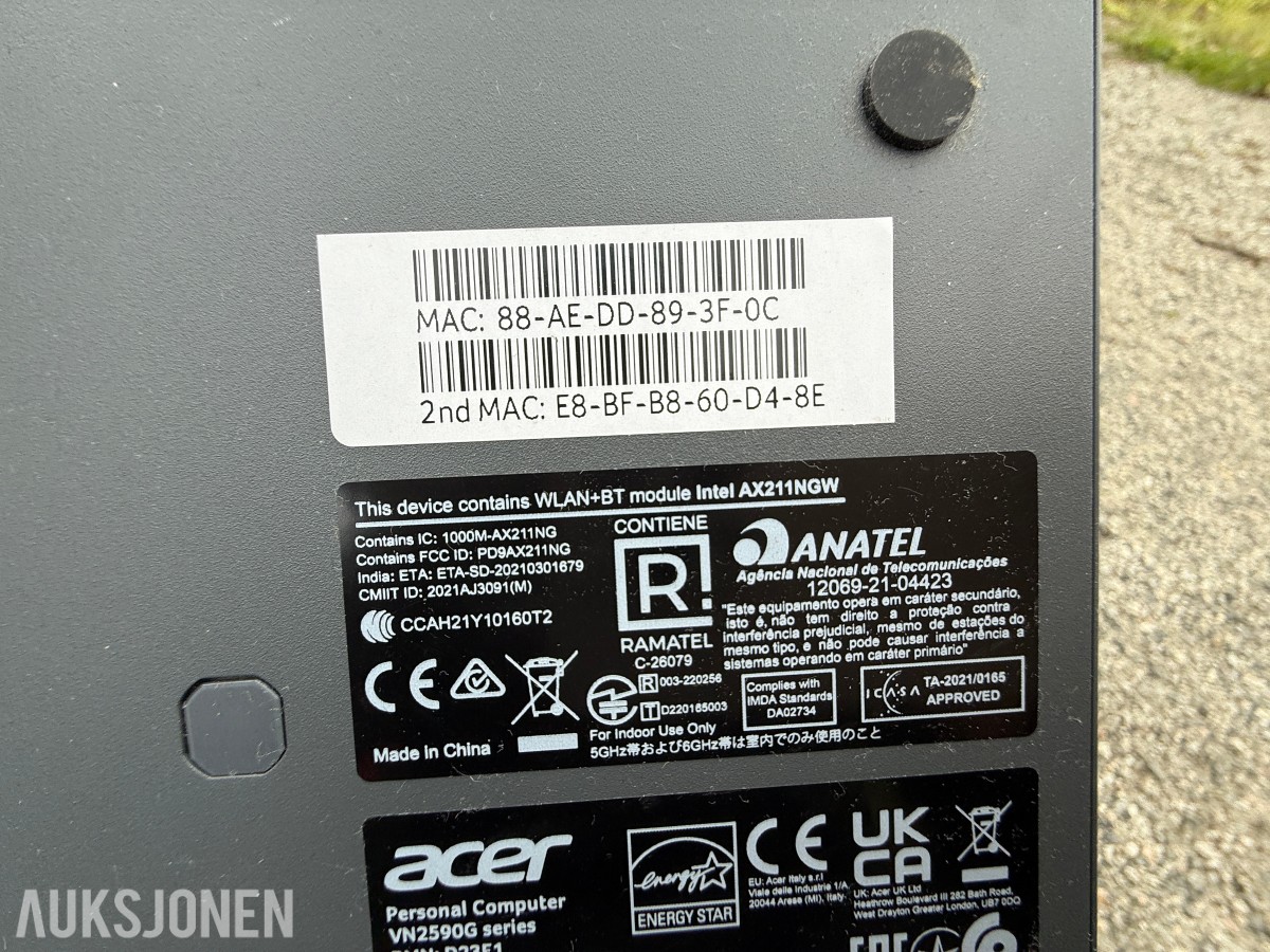 Parti med Samsung skjermer, Acer mini-PC-er og kontorutstyr