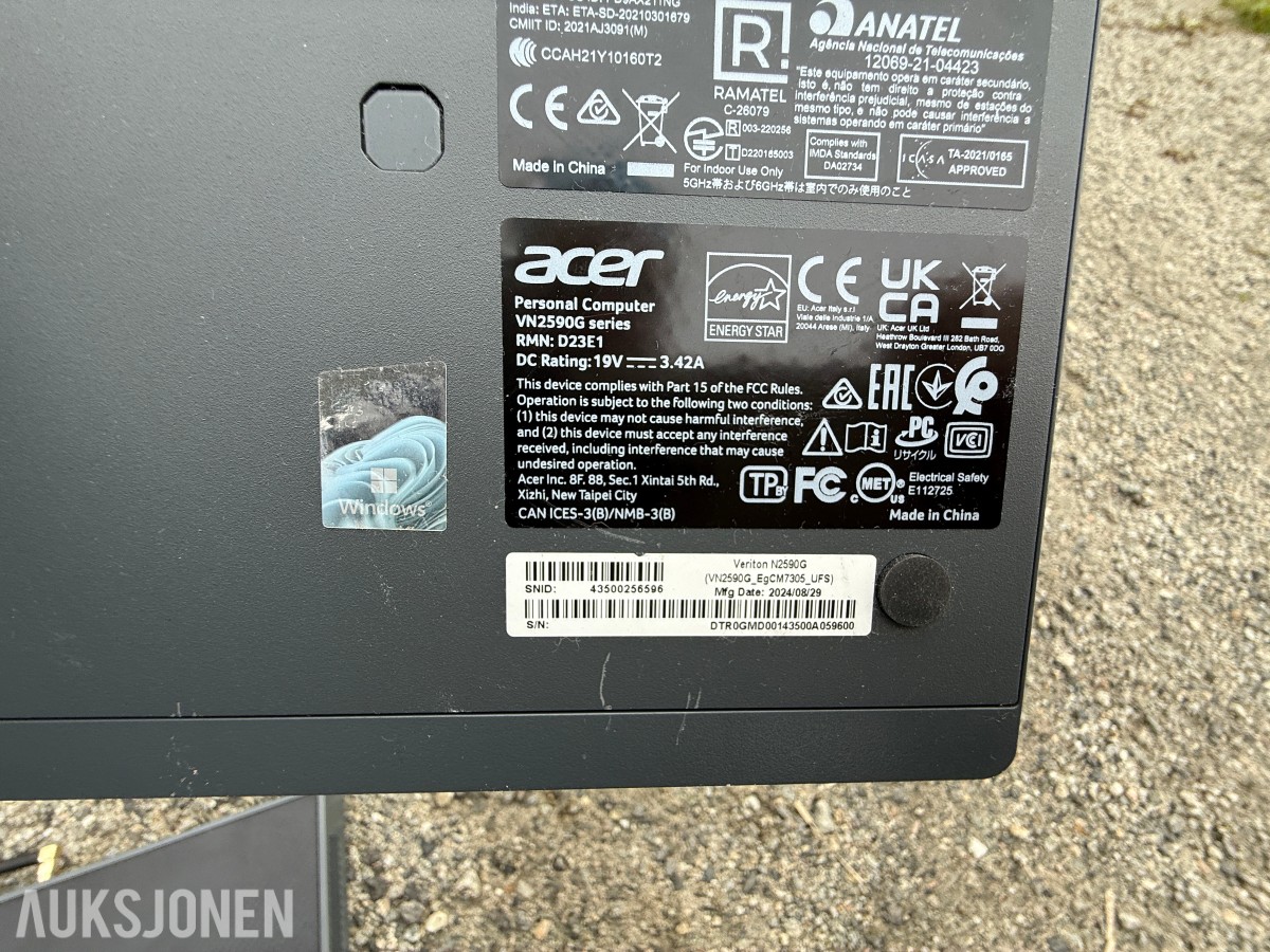 Parti med Samsung skjermer, Acer mini-PC-er og kontorutstyr