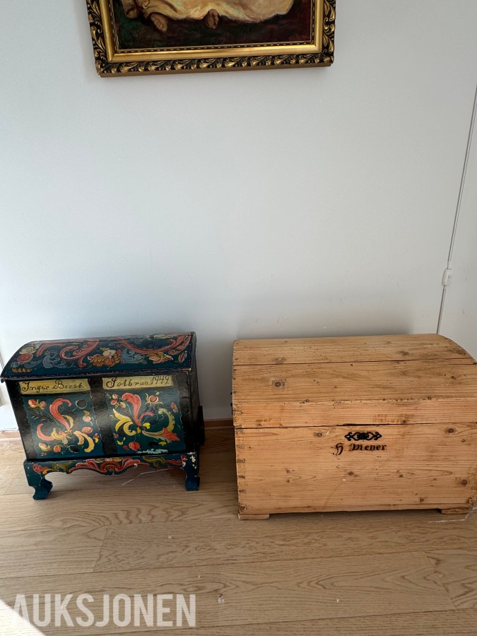 2 STK KISTER ANTIKKE