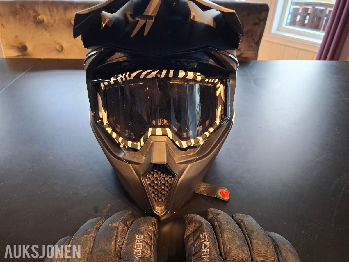 2024 Hjelm med brille & hansker *Ingen minstepris*