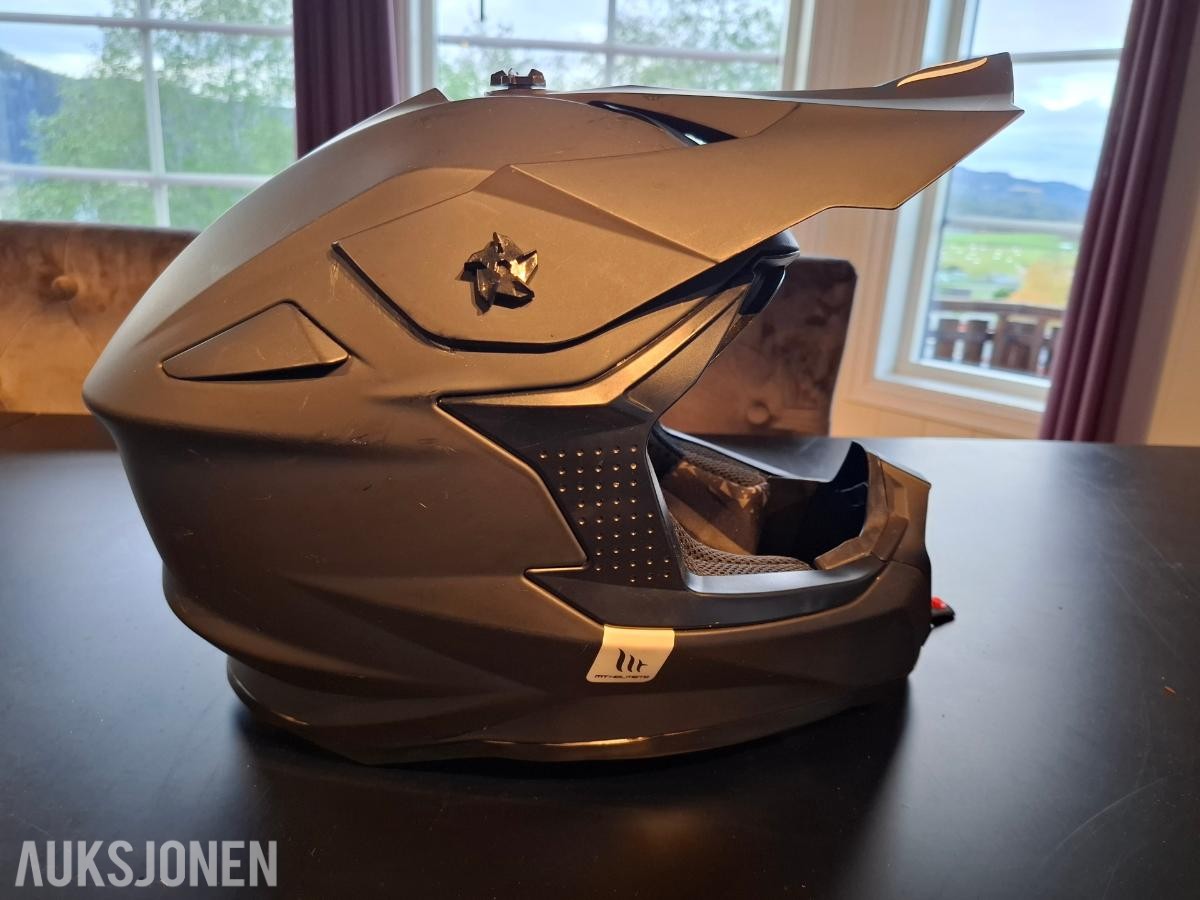 2024 Hjelm med brille & hansker *Ingen minstepris*