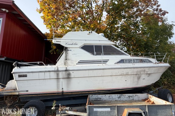 1986 Princess 30 DS flybridgebåt Cordelia - innenbords dieselmotor - 2 899 timer - Furuno radar og ekkolodd - Side-Power hekkpropell - kabin med pantry og toalett