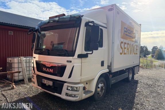 2015 MAN TGL 8.220 4x2 BL - EU-Godkjent - serviceskap fra NEK - Palfinger PC 1500 kran - generator med CEE-uttak - verkstedinnredning - 290 900 km