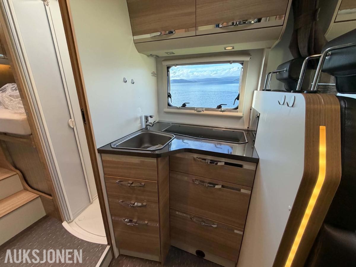 Adria MATRIX M 670 SL / SOLCELLE / MANUELL /