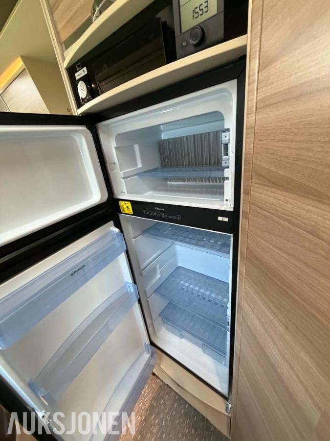 Adria MATRIX M 670 SL / SOLCELLE / MANUELL /