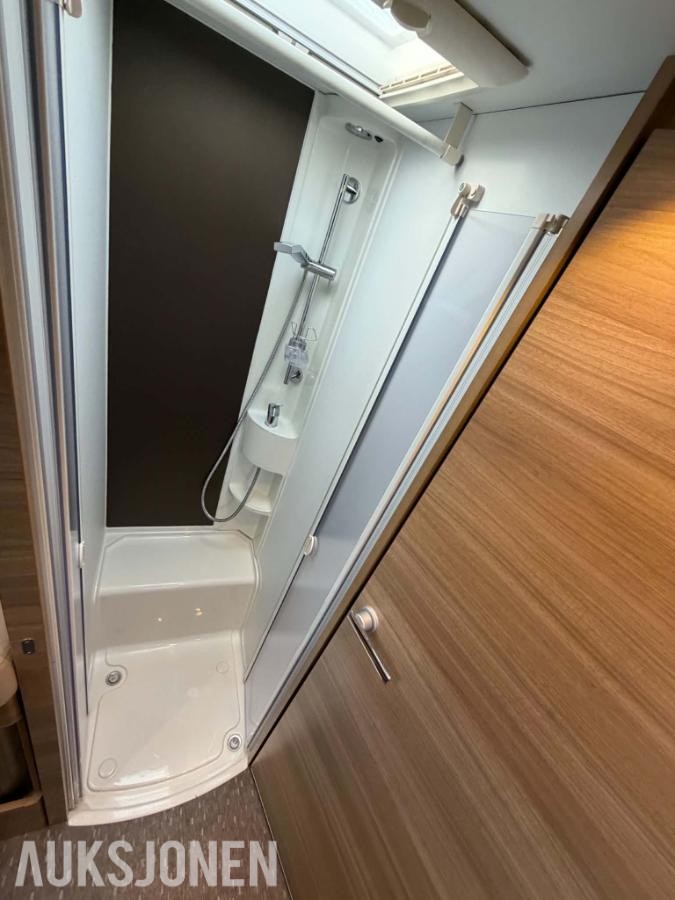 Adria MATRIX M 670 SL / SOLCELLE / MANUELL /